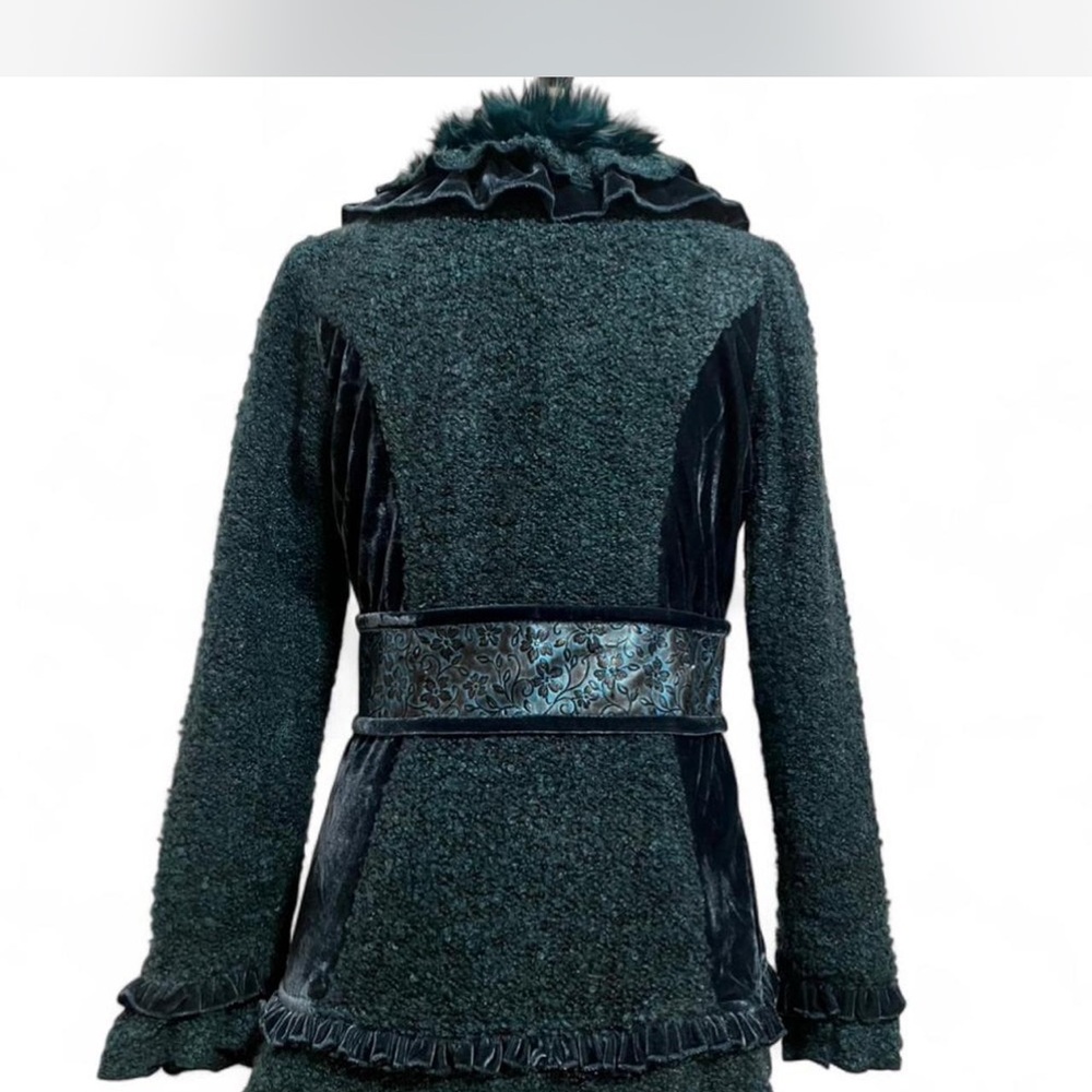 Elegant Women's Jacket with Faux Fur Trim - Picture 2 of 8
